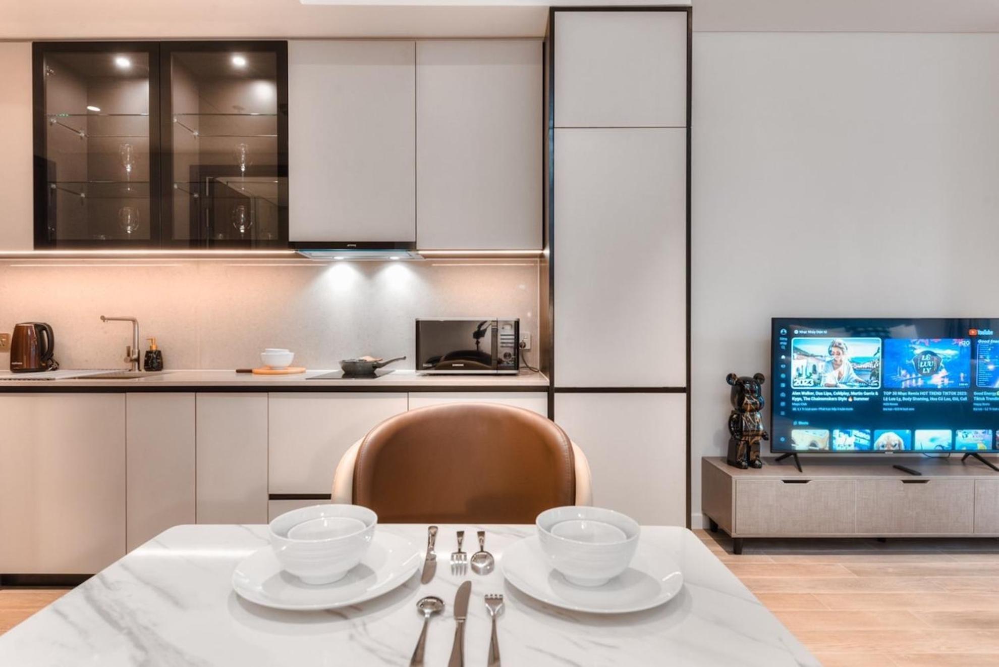 Apartment Zo Opera, Crest, Galleria -central Saigon -free Pool-gym-sauna Room-yoga *