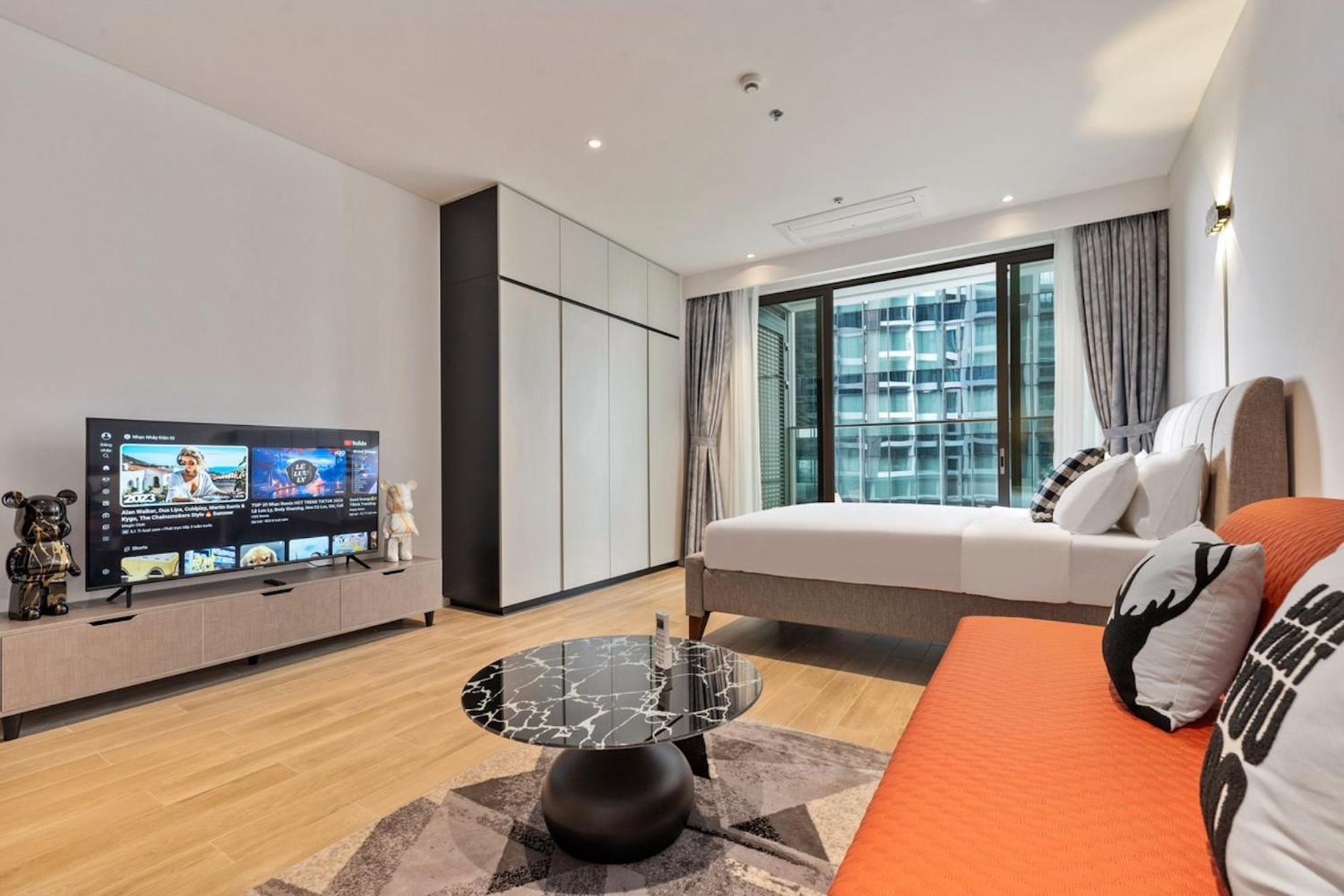 Apartment Zo Opera, Crest, Galleria -central Saigon -free Pool-gym-sauna Room-yoga *