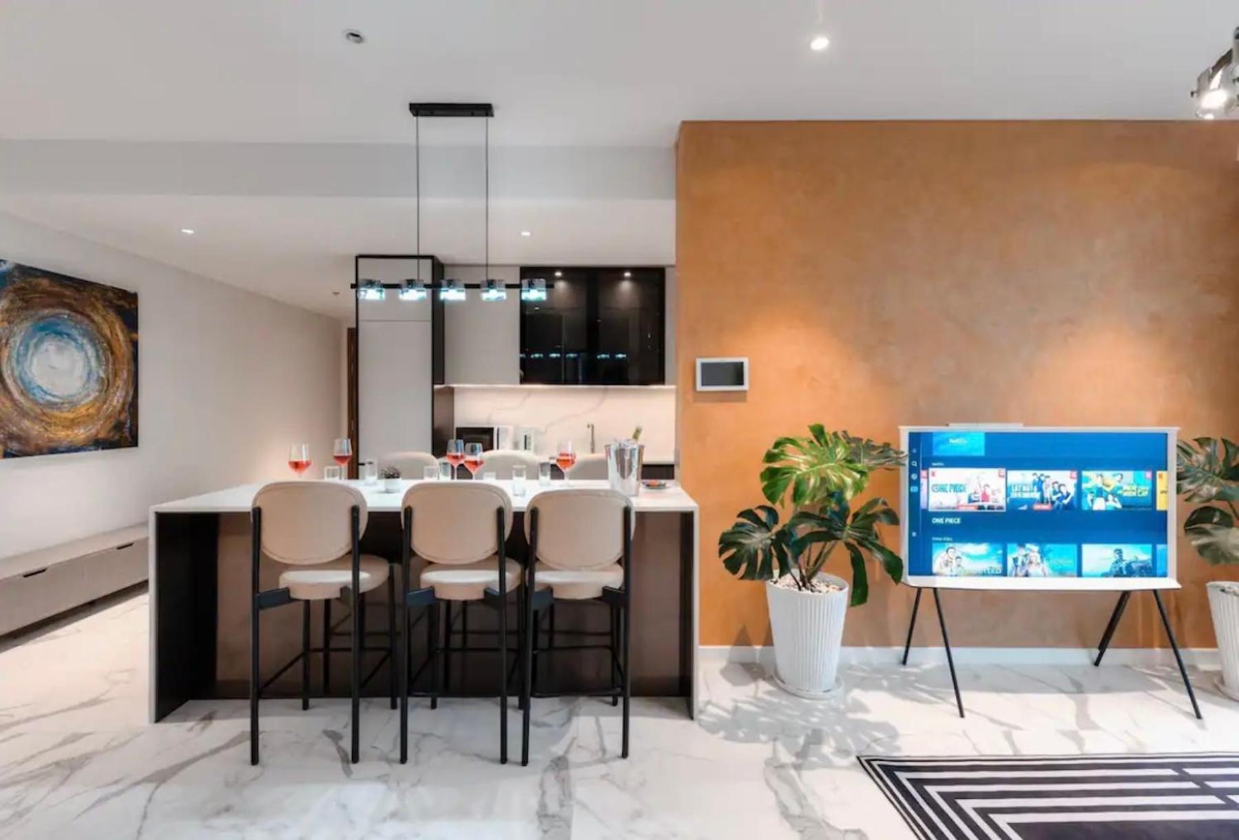 Zo Opera, Crest, Galleria -central Saigon -free Pool-gym-sauna Room-yoga Apartment Ho Chi Minh City