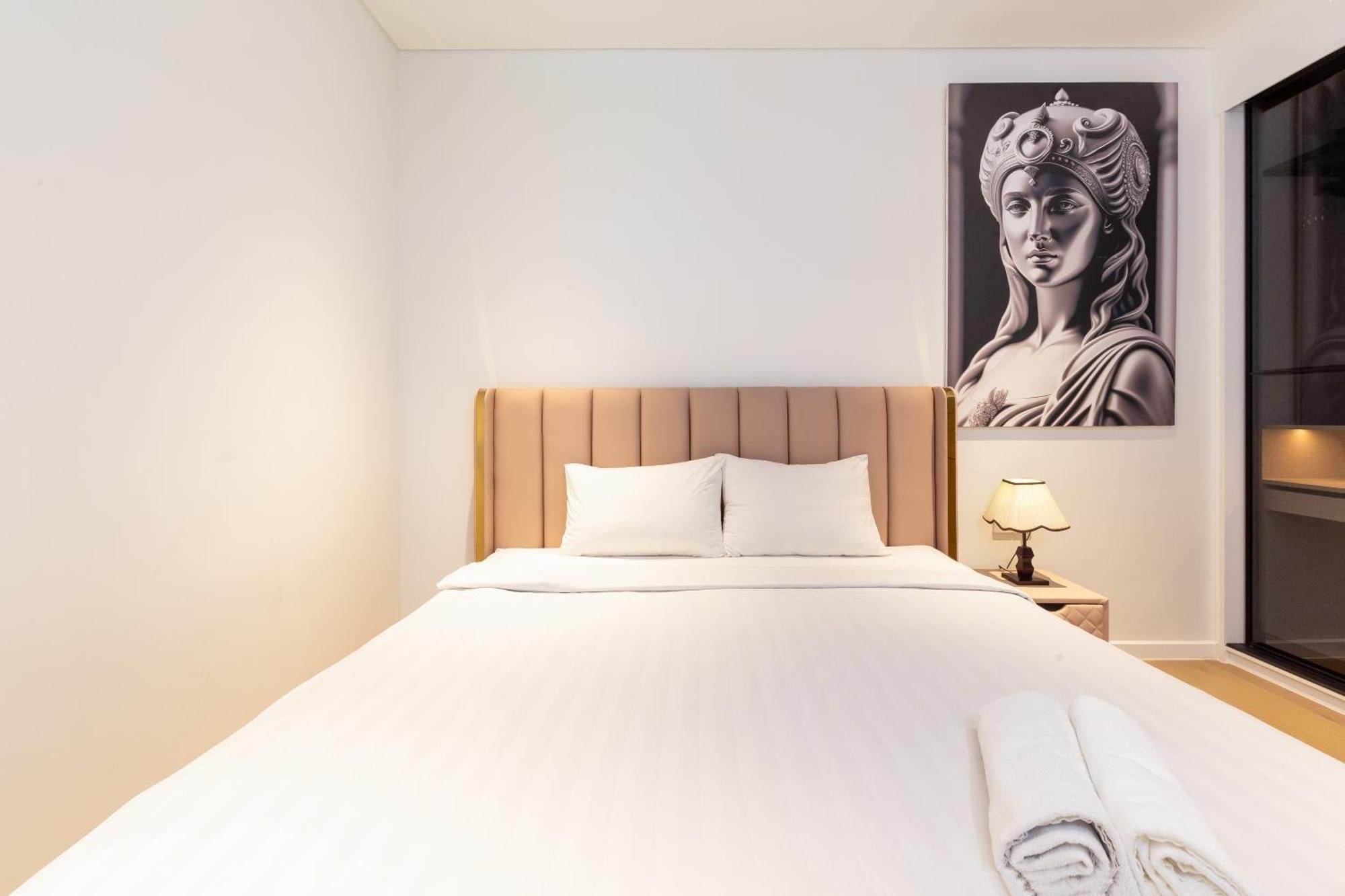 Apartment Zo Opera, Crest, Galleria -central Saigon -free Pool-gym-sauna Room-yoga *